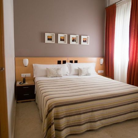 Hostal Don Julio Sanlúcar la Mayor Esterno foto