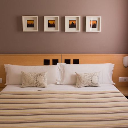 Hostal Don Julio Sanlúcar la Mayor Esterno foto