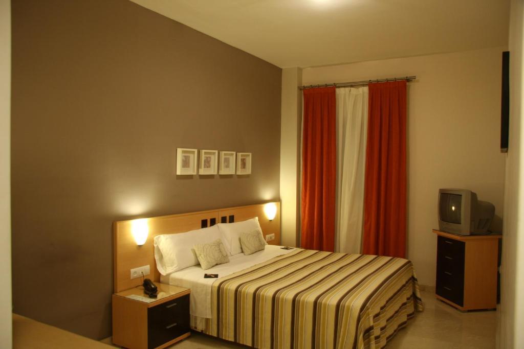 Hostal Don Julio Sanlúcar la Mayor Esterno foto