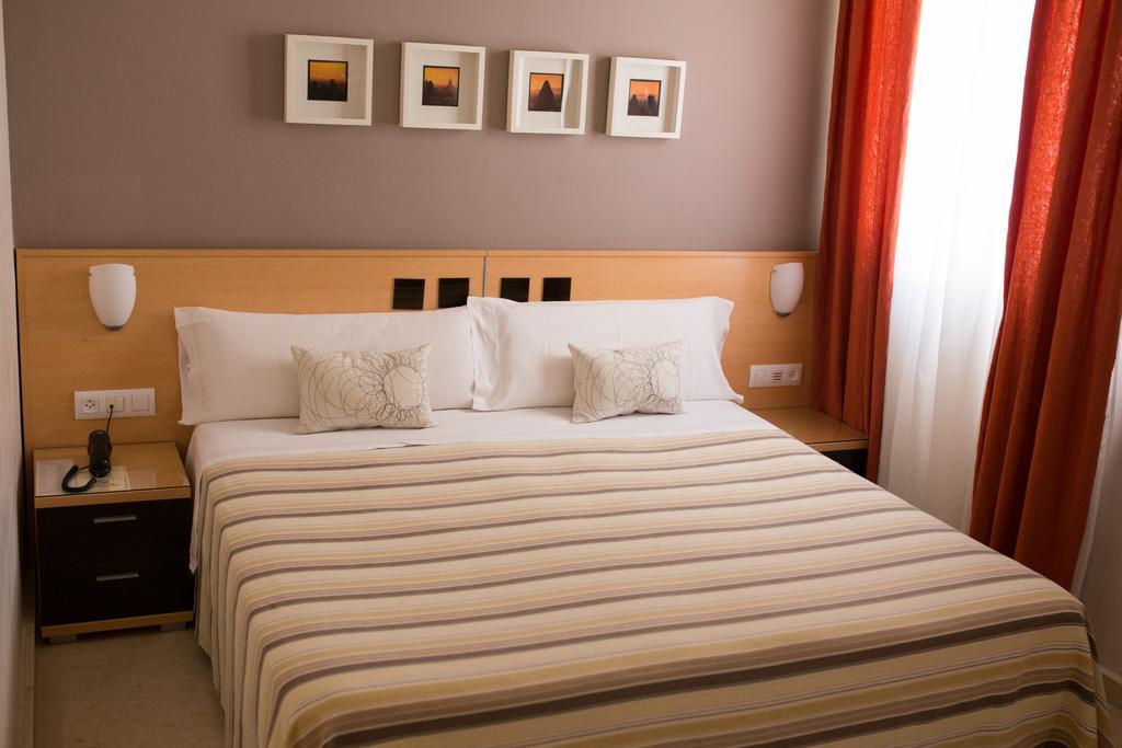 Hostal Don Julio Sanlúcar la Mayor Esterno foto