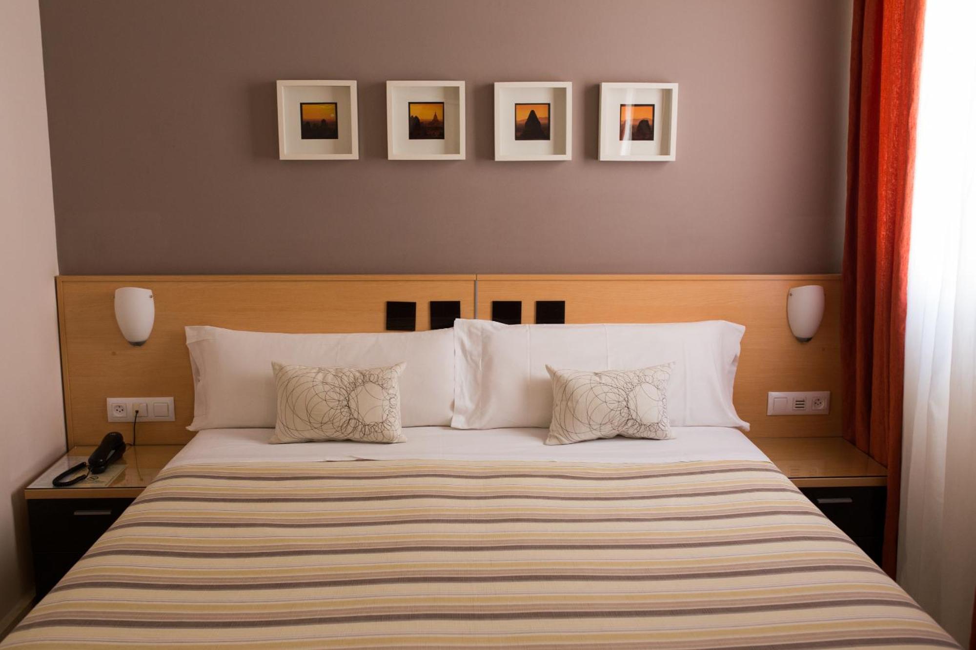 Hostal Don Julio Sanlúcar la Mayor Esterno foto