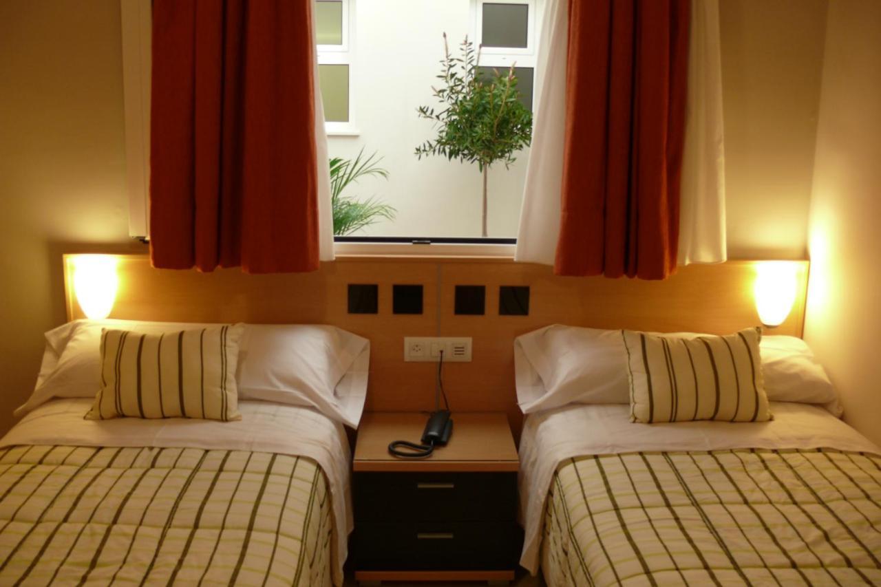 Hostal Don Julio Sanlúcar la Mayor Esterno foto